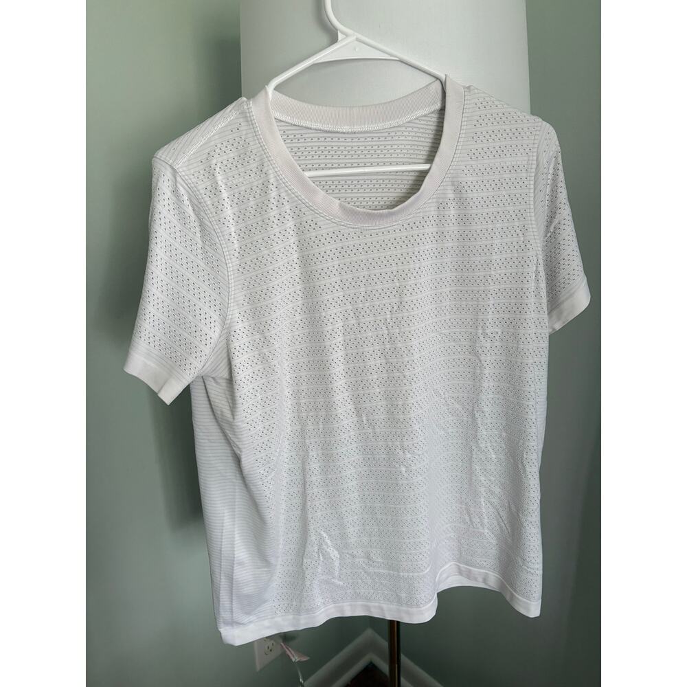 LULULEMON Vented White Short Sleeve Tee Shirt